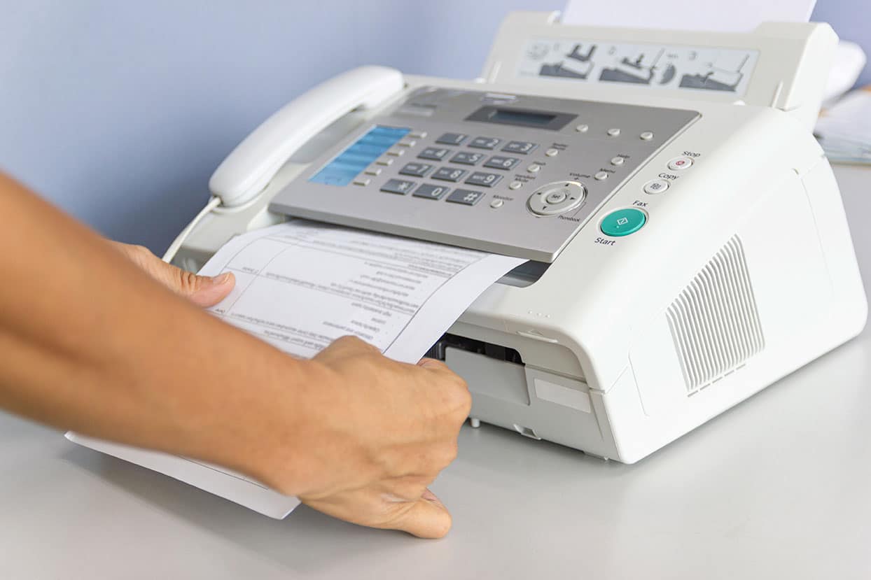Hand,Man,Are,Using,A,Fax,Machine,In,The,Office