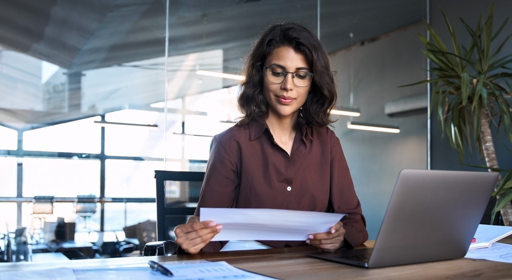 Focused,Latin,Hispanic,Young,Business,Woman,Working,On,Laptop,Computer